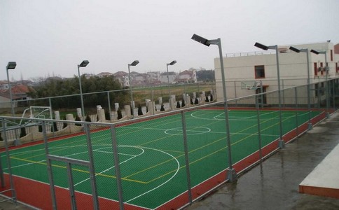 學校到底適合做哪種塑膠跑道